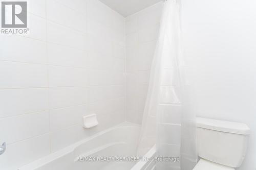 5452 Meadowcrest Avenue, Mississauga, ON - Indoor Photo Showing Bathroom