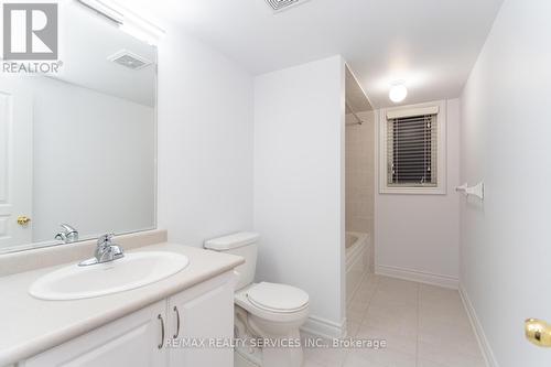 5452 Meadowcrest Avenue, Mississauga, ON - Indoor Photo Showing Bathroom