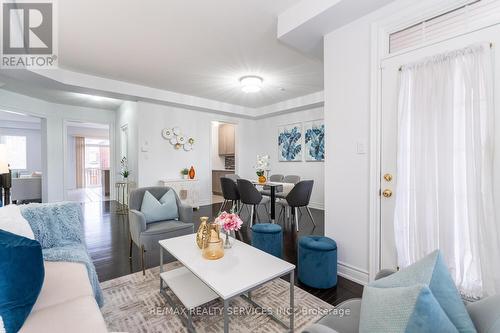 5452 Meadowcrest Avenue, Mississauga, ON - Indoor Photo Showing Living Room