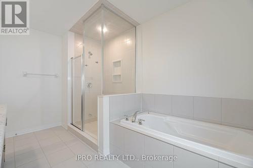 13 Rustic Oak Trail, North Dumfries, ON - Indoor Photo Showing Bathroom