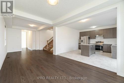 13 Rustic Oak Trail, North Dumfries, ON - Indoor Photo Showing Kitchen