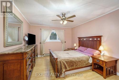 450 Queen Street E, Montague, ON - Indoor Photo Showing Bedroom