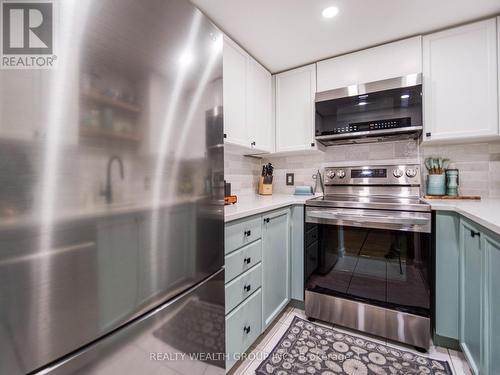 2113 - 8 Park Road, Toronto, ON - Indoor Photo Showing Kitchen