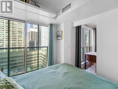 2113 - 8 Park Road, Toronto, ON - Indoor Photo Showing Bedroom