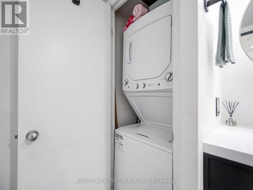 2113 - 8 Park Road, Toronto, ON - Indoor Photo Showing Laundry Room