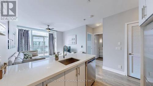 412C - 301 Sea Ray Avenue, Innisfil, ON - Indoor Photo Showing Kitchen