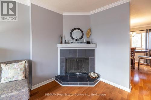 15 - 295 Water Street, Guelph (Old University), ON - Indoor Photo Showing Living Room