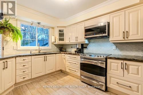 106 Elliott Street, Brampton, ON - Indoor Photo Showing Kitchen