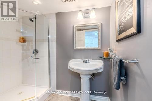 106 Elliott Street, Brampton, ON - Indoor Photo Showing Bathroom