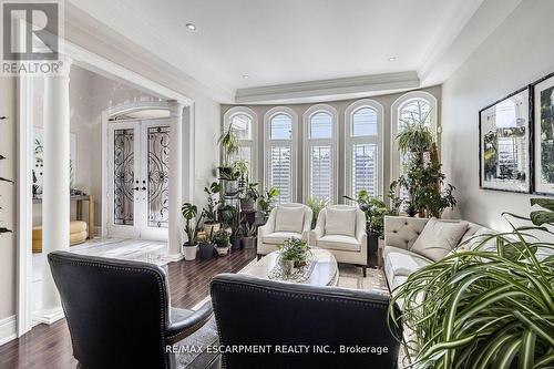 729 Queensway W, Mississauga, ON - Indoor Photo Showing Living Room