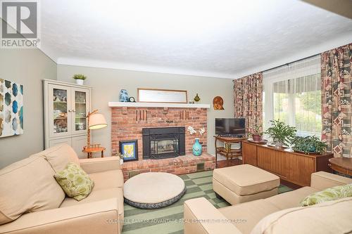 1435 Station Street, Pelham (662 - Fonthill), ON - Indoor Photo Showing Living Room With Fireplace