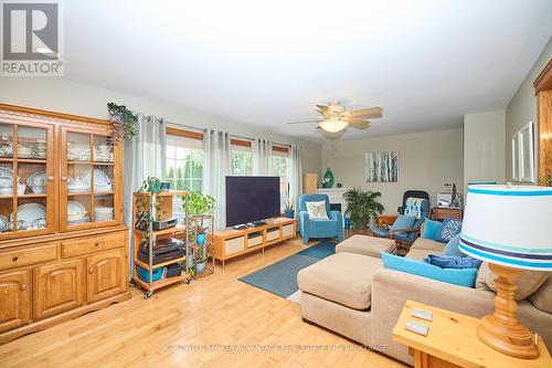 1435 Station Street, Pelham (662 - Fonthill), ON - Indoor Photo Showing Living Room