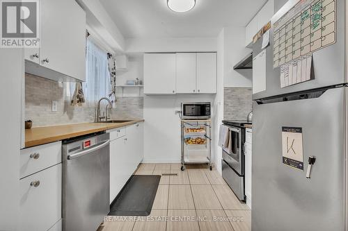 44 - 46 Cedarwoods Crescent, Kitchener, ON - Indoor Photo Showing Kitchen