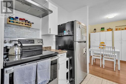 44 - 46 Cedarwoods Crescent, Kitchener, ON - Indoor Photo Showing Kitchen