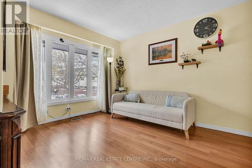 44 - 46 Cedarwoods Crescent, Kitchener, ON - Indoor Photo Showing Living Room