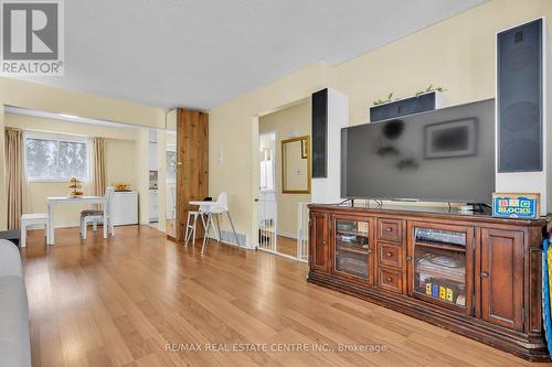 44 - 46 Cedarwoods Crescent, Kitchener, ON - Indoor Photo Showing Living Room