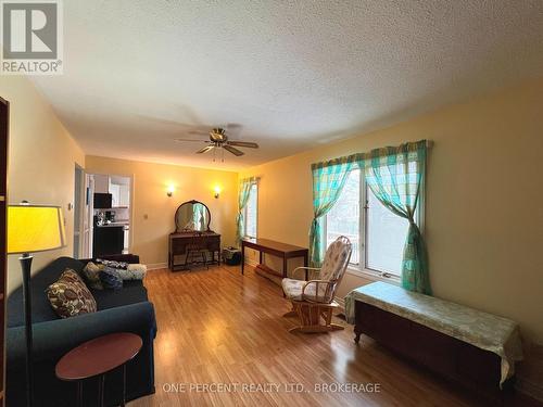 958 Chancery Street, Kingston (North Of Taylor-Kidd Blvd), ON - Indoor Photo Showing Living Room