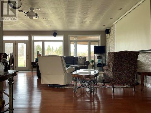 1830 Yorkshire Drive, Val Caron, ON - Indoor Photo Showing Living Room