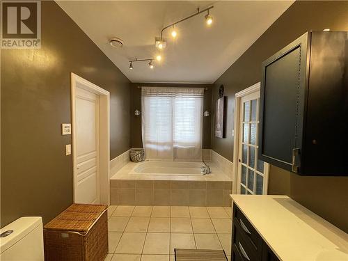 1830 Yorkshire Drive, Val Caron, ON - Indoor Photo Showing Bathroom