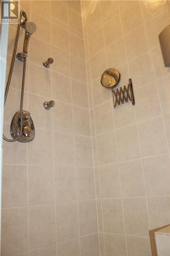 1830 Yorkshire Drive, Val Caron, ON - Indoor Photo Showing Bathroom