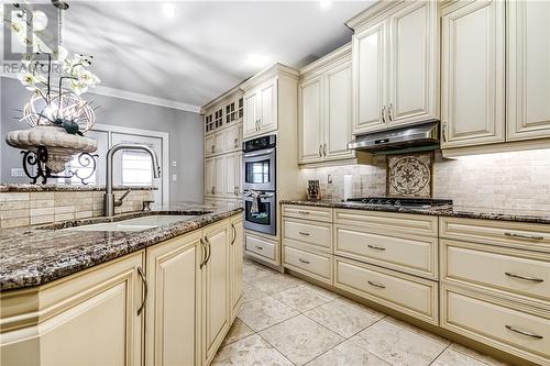 814 Arnold Street, Greater Sudbury, ON - Indoor Photo Showing Kitchen With Double Sink With Upgraded Kitchen