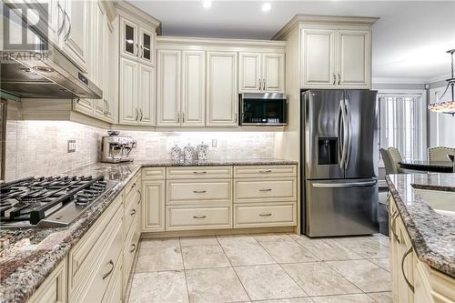 814 Arnold Street, Greater Sudbury, ON - Indoor Photo Showing Kitchen With Upgraded Kitchen