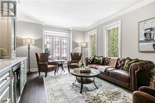 814 Arnold Street, Greater Sudbury, ON - Indoor Photo Showing Living Room