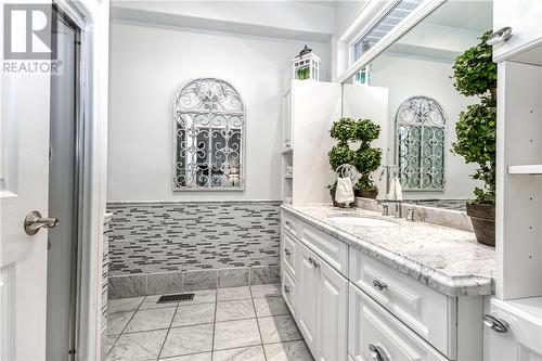 814 Arnold Street, Greater Sudbury, ON - Indoor Photo Showing Bathroom