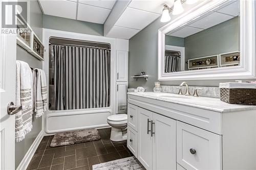 814 Arnold Street, Greater Sudbury, ON - Indoor Photo Showing Bathroom