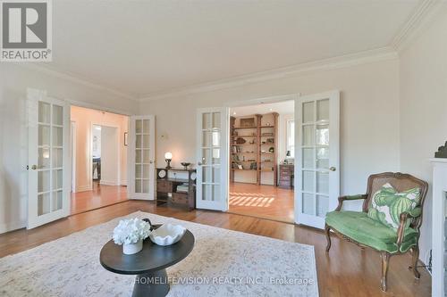 127 Randolph Road, Toronto, ON - Indoor Photo Showing Living Room