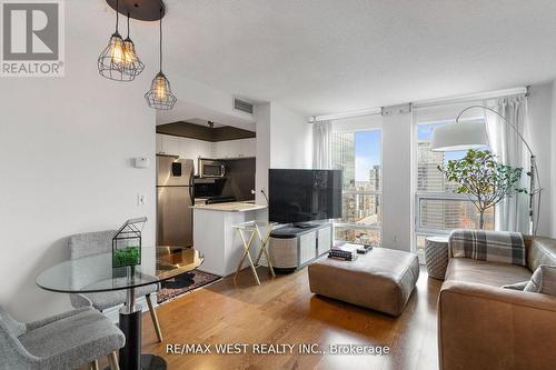 3502 - 763 Bay Avenue, Toronto, ON - Indoor Photo Showing Living Room