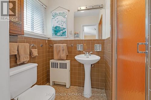 11 Caronport Crescent, Toronto, ON - Indoor Photo Showing Bathroom