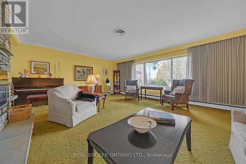 11 Caronport Crescent, Toronto, ON - Indoor Photo Showing Living Room