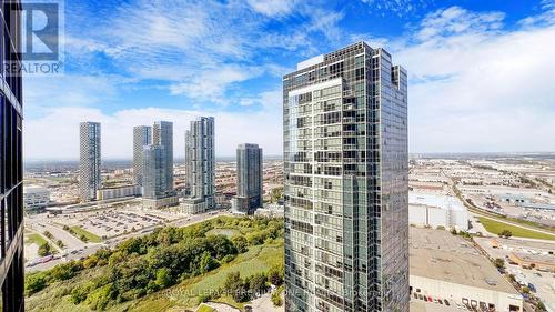 3207 - 2910 Highway 7 Road, Vaughan, ON - Outdoor