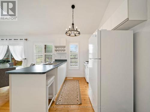 1073 Fern Road, Innisfil, ON - Indoor Photo Showing Kitchen