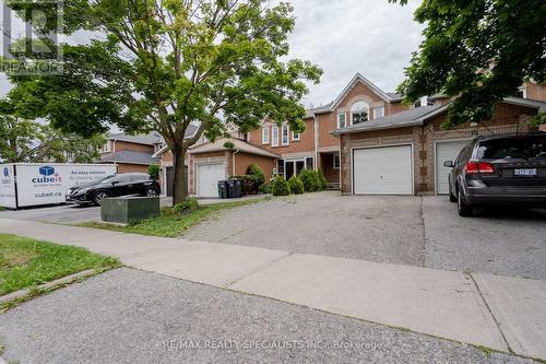 16 Mullis Crescent, Brampton, ON - Outdoor With Facade