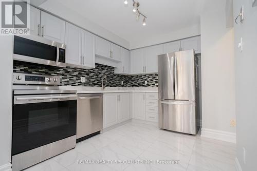 16 Mullis Crescent, Brampton, ON - Indoor Photo Showing Kitchen With Stainless Steel Kitchen