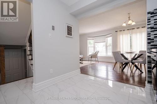 16 Mullis Crescent, Brampton, ON - Indoor