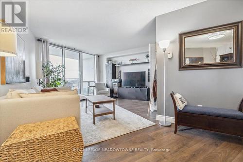 604 - 2665 Windwood Drive, Mississauga, ON - Indoor Photo Showing Living Room