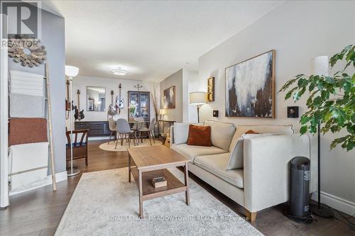 604 - 2665 Windwood Drive, Mississauga, ON - Indoor Photo Showing Living Room