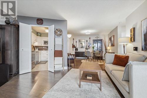 604 - 2665 Windwood Drive, Mississauga, ON - Indoor Photo Showing Living Room