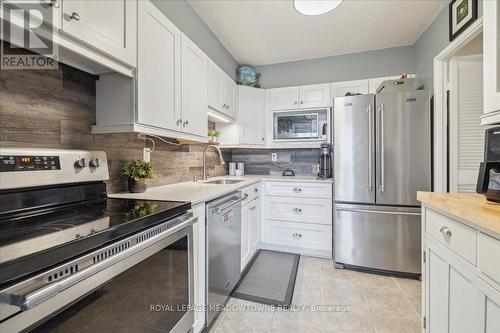 604 - 2665 Windwood Drive, Mississauga, ON - Indoor Photo Showing Kitchen