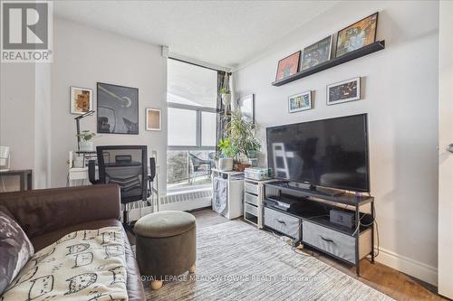 604 - 2665 Windwood Drive, Mississauga, ON - Indoor Photo Showing Living Room