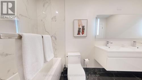 16 - 2169 Orchard Road, Burlington, ON - Indoor Photo Showing Bathroom