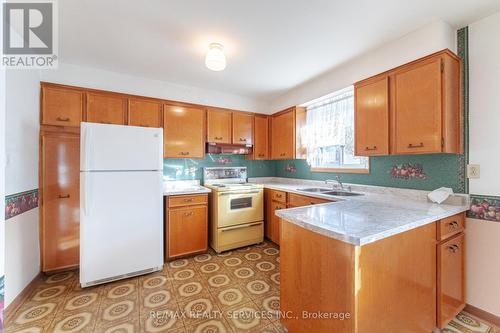 252 Grandravine Drive, Toronto, ON - Indoor Photo Showing Kitchen With Double Sink