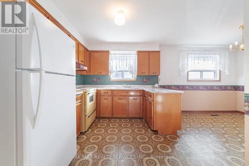 252 Grandravine Drive, Toronto, ON - Indoor Photo Showing Kitchen