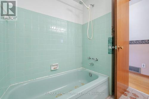 252 Grandravine Drive, Toronto, ON - Indoor Photo Showing Bathroom