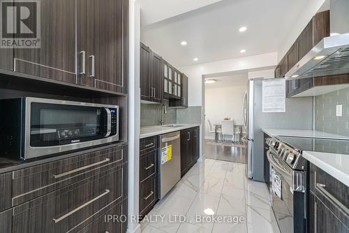 2602 - 550 Webb Drive, Mississauga, ON - Indoor Photo Showing Kitchen