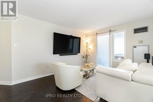 2602 - 550 Webb Drive, Mississauga, ON - Indoor Photo Showing Living Room