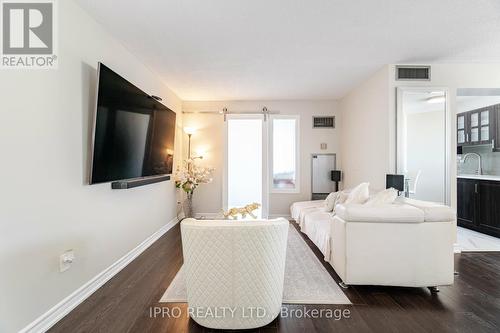 2602 - 550 Webb Drive, Mississauga, ON - Indoor Photo Showing Living Room